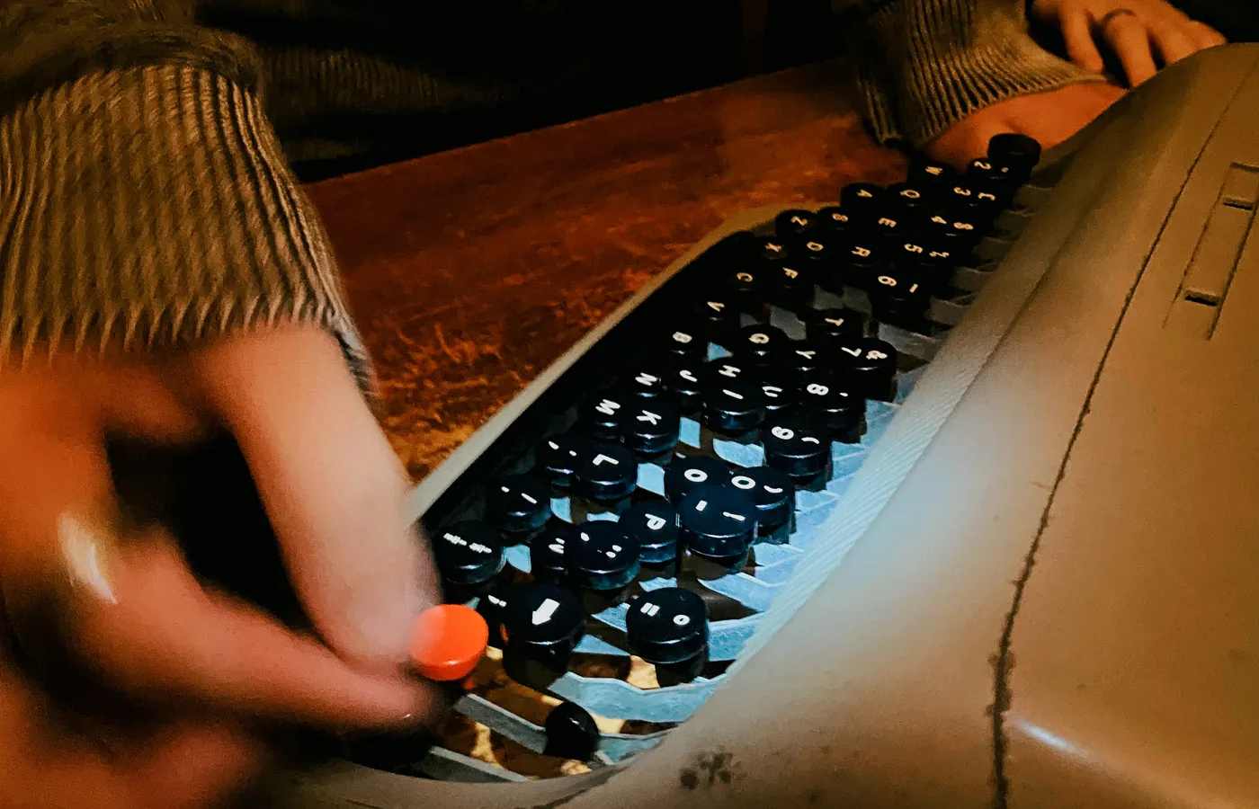 Revisando maquina de escribir